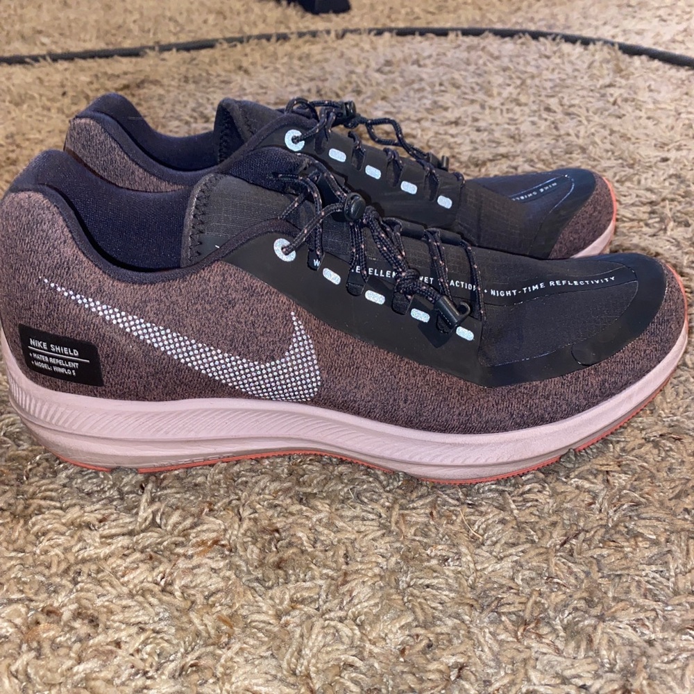 Womens Nike shirk sneakers size 8